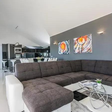 Luxury Penthouse *