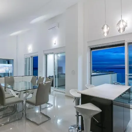 Luxury Penthouse Mandre